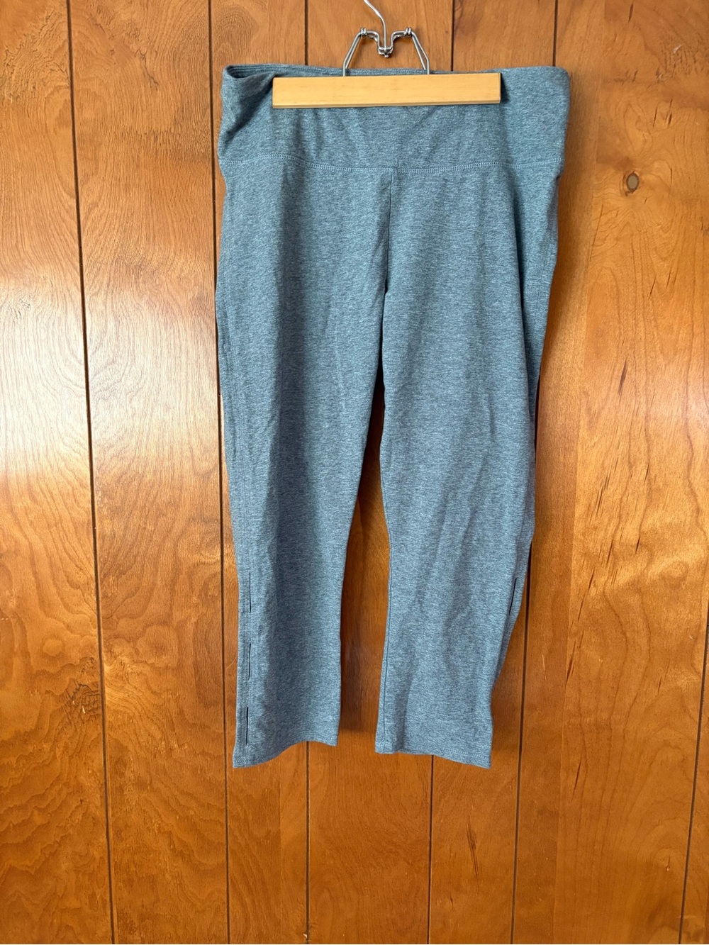 Maurices Gray Stretch Capri Leggings